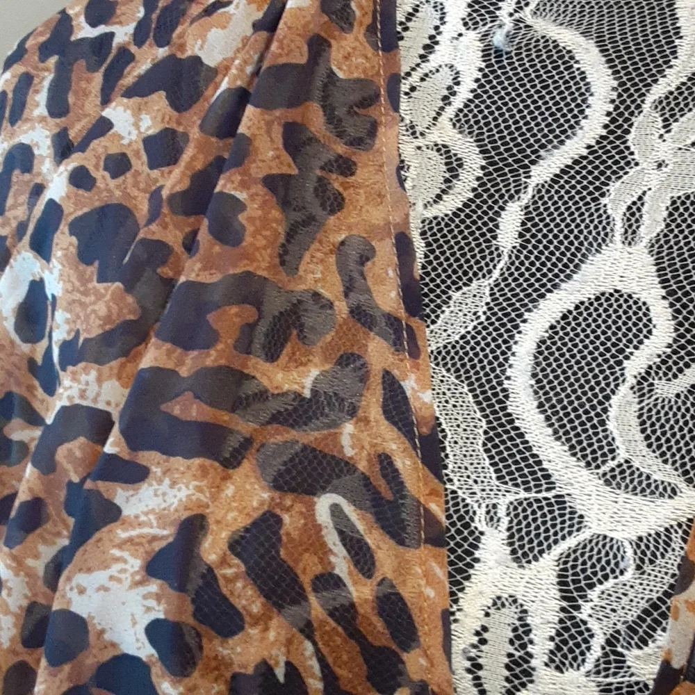 Gorgeous Leopard Print Cover Up - Picture 3 of 3